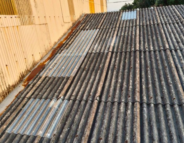 波型スレート　補修後